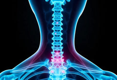 Upptäck orsakerna bakom smärta under höger skulderblad och hur du hittar lindring