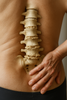 Upptäck lindring för spondylos i ländryggen: tips och lösningar för en smärtfri vardag